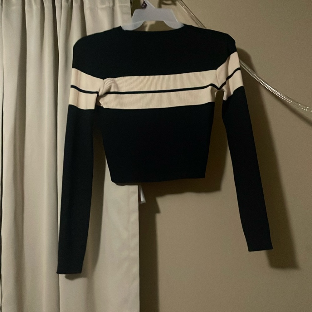 Cropped blue and cream stripped shirt